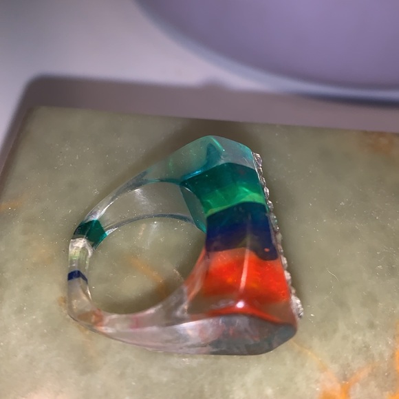 Vintage 70’s rainbow striped lucite ring - Picture 4 of 7